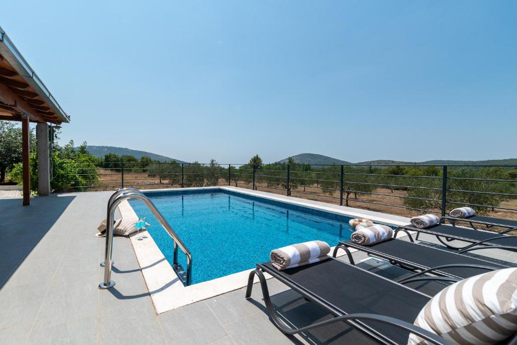 Pool Villa Piedra